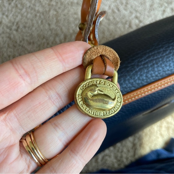 Vintage Dooney & Bourke Navy and Tan Leather Handbag - Picture 6 of 6